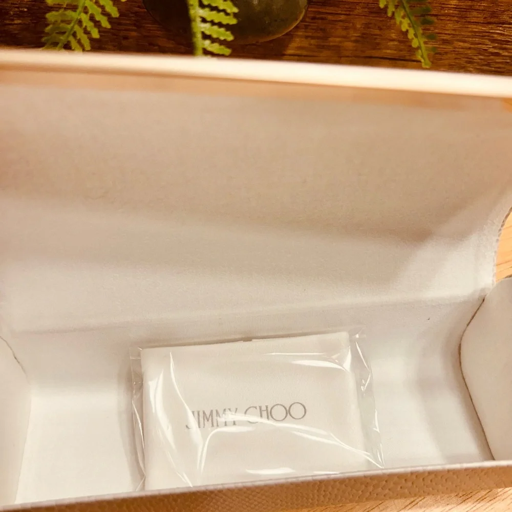 Jimmy Choo eyeglass holder - Picture 2 of 7